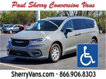 Used 2022 Chrysler Pacifica Touring L