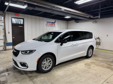 New 2026 Chrysler Pacifica Select in a Bright White Clear Coat exterior color and Blackinterior. Jensen Chrysler Dodge Jeep Ram 507-354-0542 jensenchryslerdodgejeepram.com 