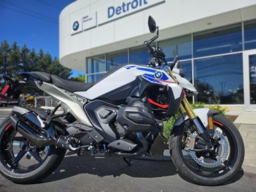 New 2026 BMW R1300R 