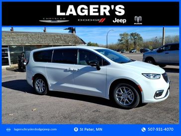 New 2026 Chrysler Pacifica Select