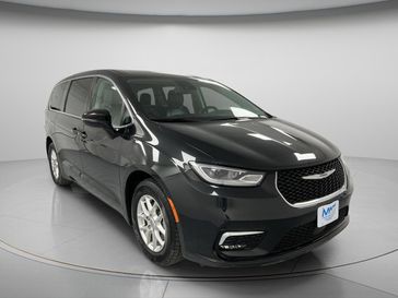 Used 2023 Chrysler Pacifica Touring L