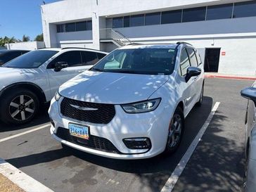 Used 2023 Chrysler Pacifica Limited