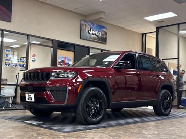 New 2026 Jeep Grand Cherokee Laredo Altitude 4x4