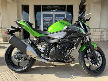 2024 KAWASAKI Z500 ABS CANDY LIME GREEN AND METALLIC FLAT SPARK BLACK AND METALLIC GRAPHITE GRAY