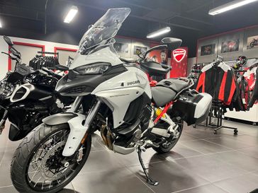 2023 Ducati MULTISTRADA V4S in a ICEBERG WHITE exterior color. Cross Country Cycle 201-288-0900 crosscountrycycle.net 