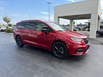 New 2026 Chrysler Pacifica Limited