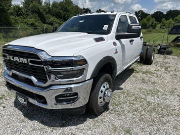 2025 RAM 3500 Tradesman Crew Cab Chassis 4x4 60' Ca Bright White Clear Coat