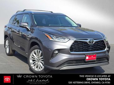Used 2025 Toyota Highlander Hybrid Platinum