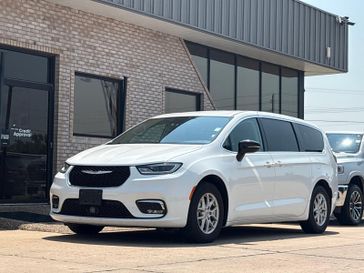 Used 2024 Chrysler Pacifica Touring L