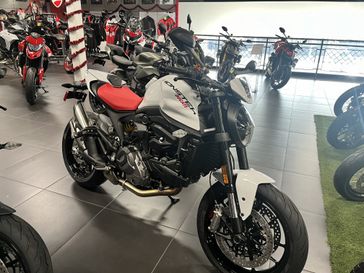 2024 Ducati MONSTER PLUS in a ICEBERG WHITE exterior color. Cross Country Cycle 201-288-0900 crosscountrycycle.net 