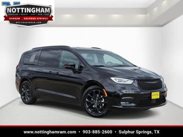 New 2026 Chrysler Pacifica Select