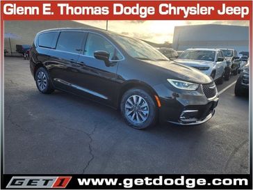 2024 Chrysler Pacifica Plug-in Hybrid Select in a Brilliant Black Crystal Pearl Coat exterior color and Black/Alloy/Blackinterior. Glenn E Thomas 100 Years Of Excellence (866) 340-5075 getdodge.com 