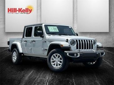 2023 Jeep Gladiator Sport S 4x4 in a Silver Zynith Clear Coat exterior color and Blackinterior. Hill-Kelly Dodge (850) 786-2130 hillkellydodge.com 