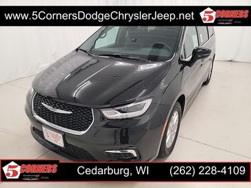Used 2025 Chrysler Pacifica Select