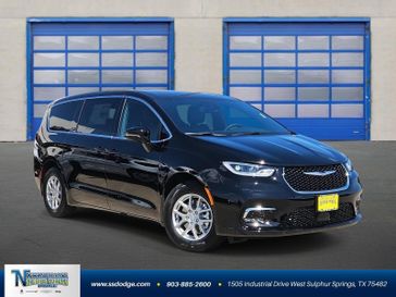 New 2026 Chrysler Pacifica Select