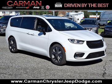 New 2026 Chrysler Pacifica Select