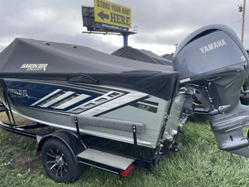 New 2025 SMOKERCRAFT ULTIMA182 