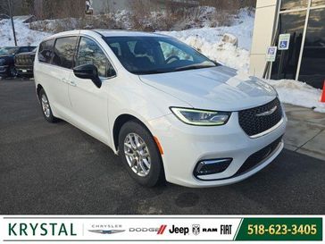 Used 2024 Chrysler Pacifica Touring L