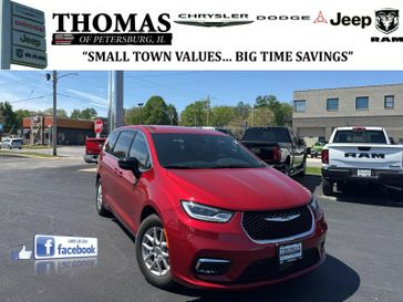 Used 2025 Chrysler Pacifica Select