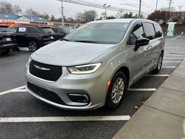 Used 2024 Chrysler Pacifica Touring L