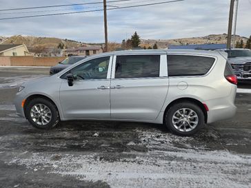 New 2026 Chrysler Pacifica Select