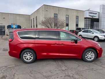 New 2026 Chrysler Pacifica Select