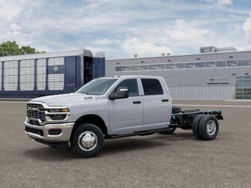 New 2026 RAM 3500 Tradesman Crew Cab Chassis 4x4 60' Ca