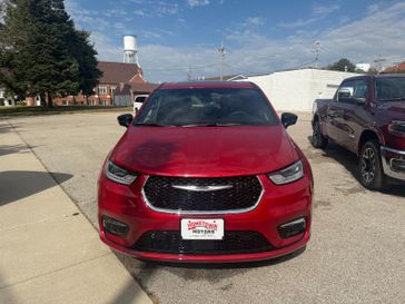 New 2025 Chrysler Pacifica Select