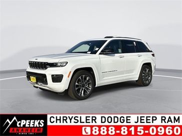 2024 Jeep Grand Cherokee Overland 4x4 in a Bright White Clear Coat exterior color and Global Blackinterior. McPeek's Chrysler Dodge Jeep Ram of Anaheim 888-861-6929 mcpeeksdodgeanaheim.com 