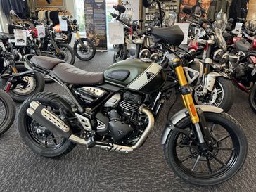 2025 Triumph SCRAMBLER 400 X MATTE KHAKI GREEN / FUSION WHITE 