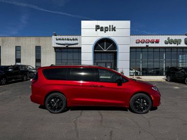 New 2026 Chrysler Pacifica Limited Awd