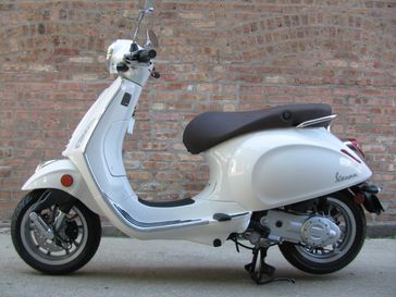 2023 Vespa Primavera 50   in a Bianco Innocente exterior color. Motoworks Chicago 312-738-4269 motoworkschicago.com 