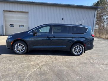 2025 Chrysler Pacifica Select Awd