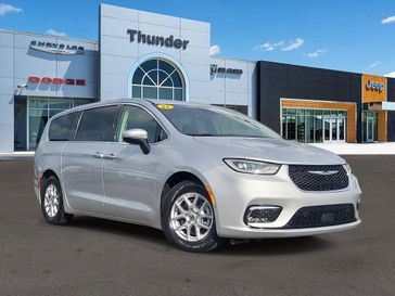 Used 2023 Chrysler Pacifica Touring L