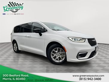 2024 Chrysler Pacifica Touring L's photo