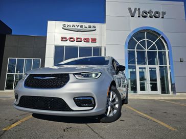 New 2026 Chrysler Pacifica Select Awd