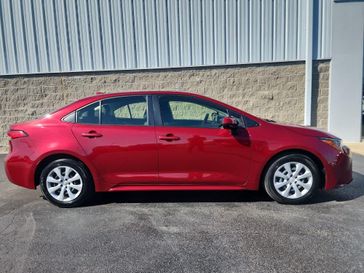 2022 Toyota Corolla LE in a Ruby Flare Pearl exterior color and Blackinterior. Wilmington Auto Center Chrysler Dodge Jeep Ram (937) 556-6430 wilmingtonautocentercdjr.com 