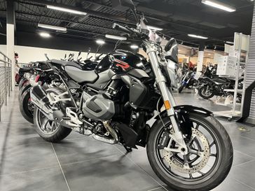 2022 BMW R 1250 R in a BLACK STORM METALLIC exterior color. Cross Country Cycle 201-288-0900 crosscountrycycle.net 