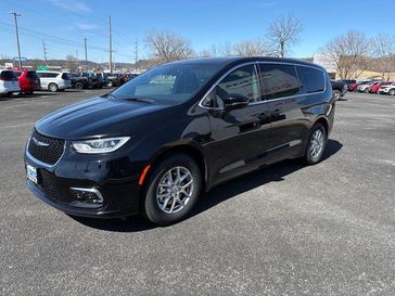 New 2026 Chrysler Pacifica Select