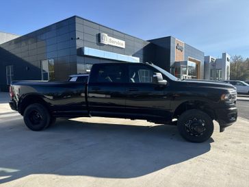 2024 RAM 3500 Big Horn Crew Cab 4x4 8' Box