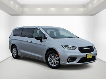 New 2026 Chrysler Pacifica Select
