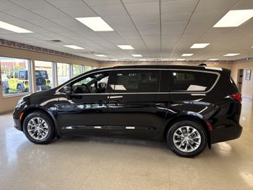 New 2026 Chrysler Pacifica Select Awd