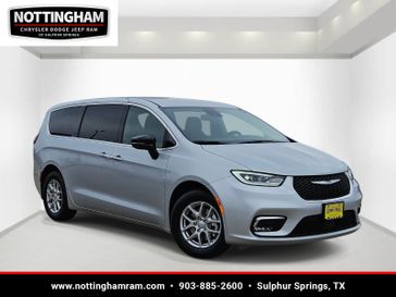 New 2026 Chrysler Pacifica Select