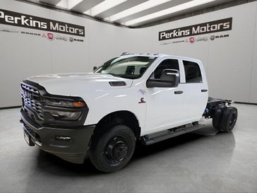 New 2026 RAM 3500 Tradesman Crew Cab Chassis 4x4 60' Ca