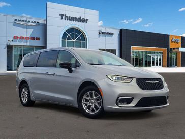 Used 2024 Chrysler Pacifica Touring L
