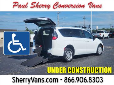 Used 2026 Chrysler Pacifica Select