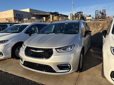 New 2026 Chrysler Pacifica Select