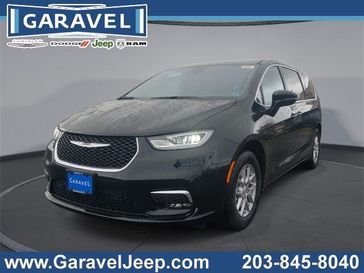 New 2026 Chrysler Pacifica Select