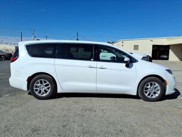Used 2023 Chrysler Pacifica Touring L