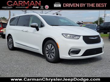 2023 Chrysler Pacifica Plug-in Hybrid Limited in a Bright White Clear Coat exterior color and Black/Alloy/Black - ALX7interior. Carman Chrysler Jeep Dodge Ram 302-317-2378 carmanchryslerjeepdodge.com 